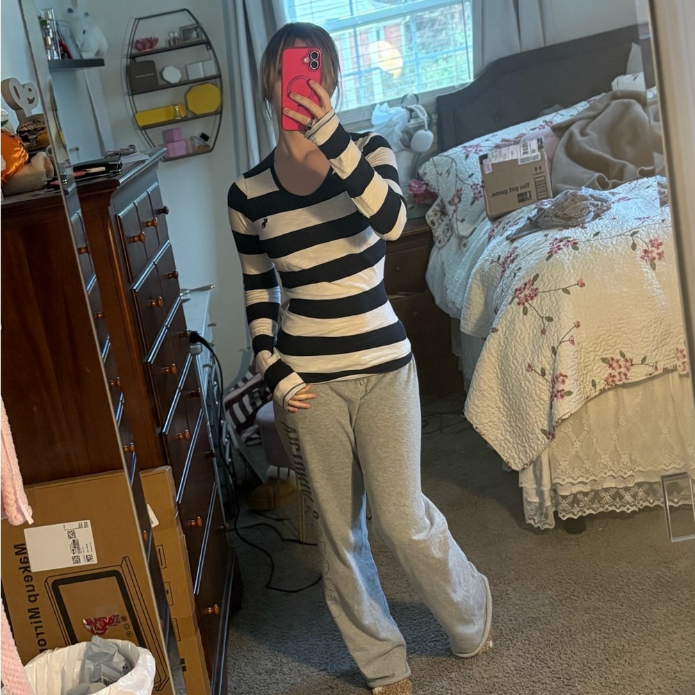Abercrombie & Fitch Black and White Striped Long Sleeve Tee